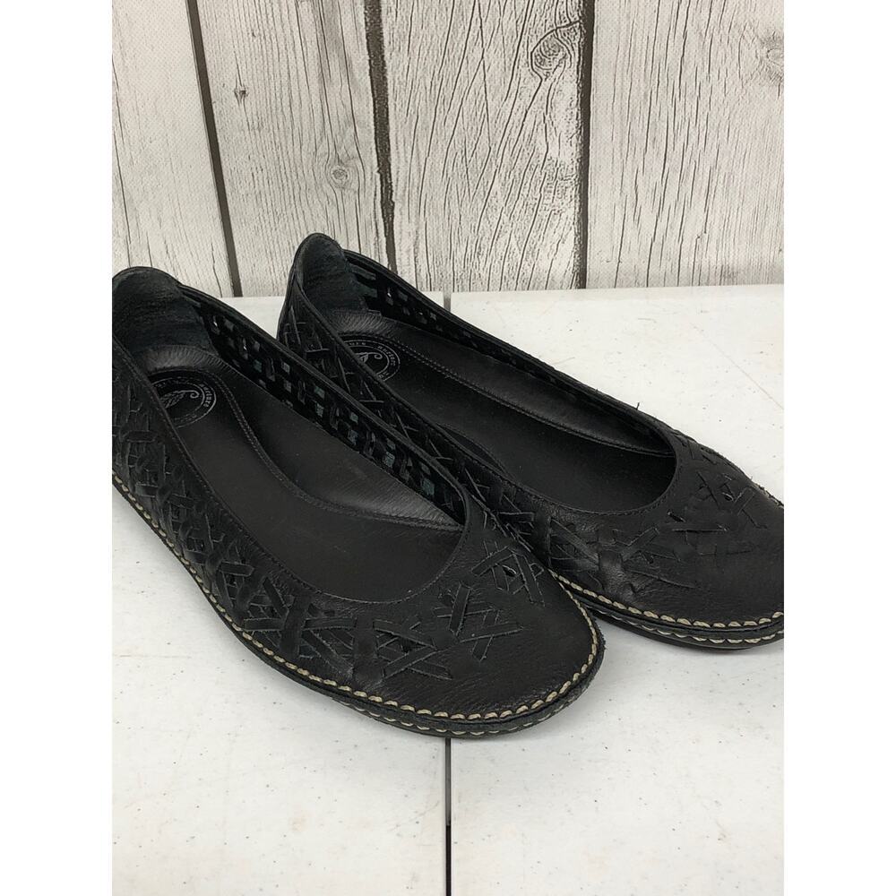 Nurture Flats Black Size 6 EUC